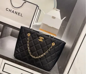 Black Chanel woman shoulder Handbag