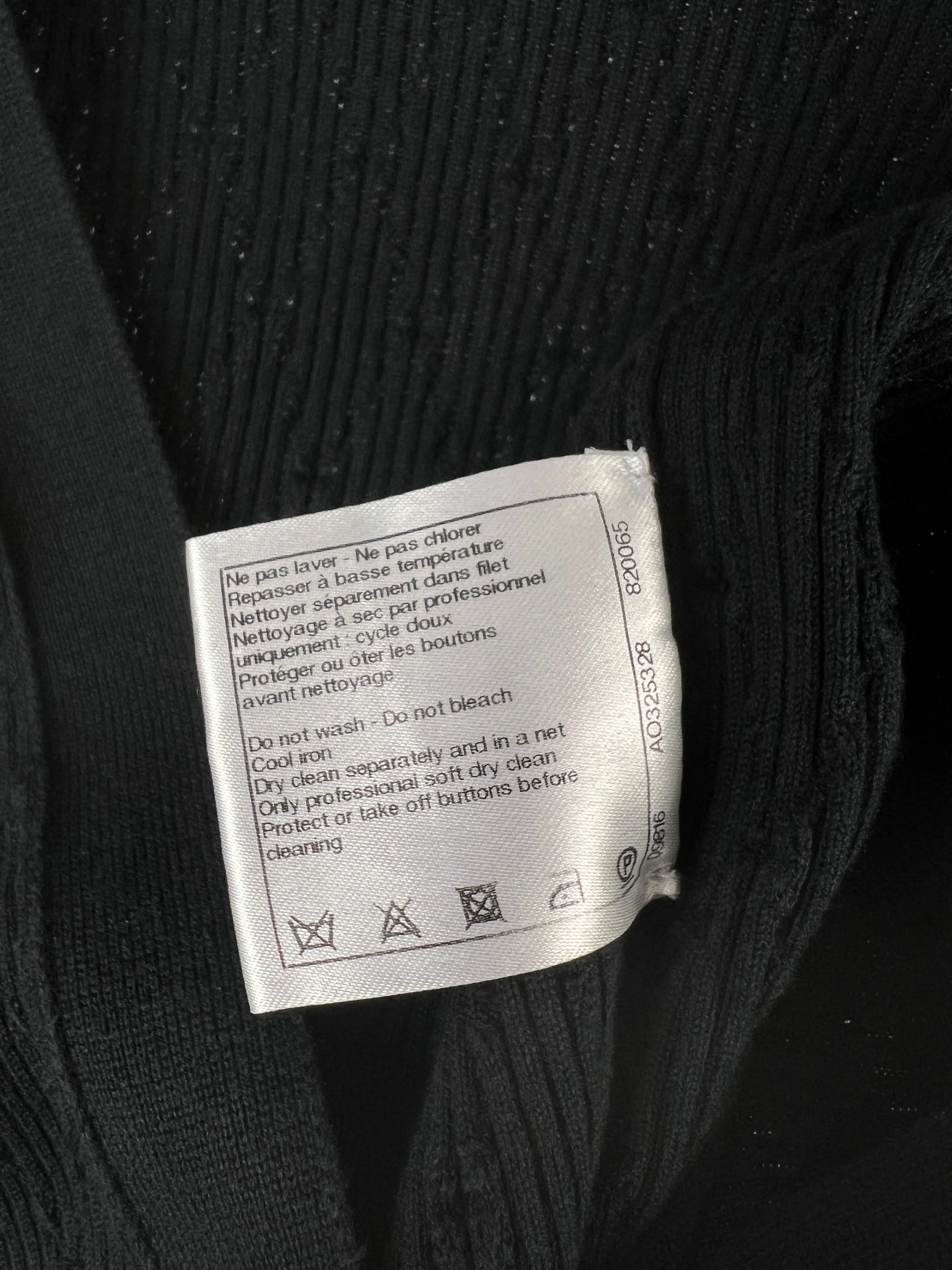 Chanel 16P Black Ribbed Cardigan with Shoulder Button Detail FR 34 (UK 6) RRP ??2,450