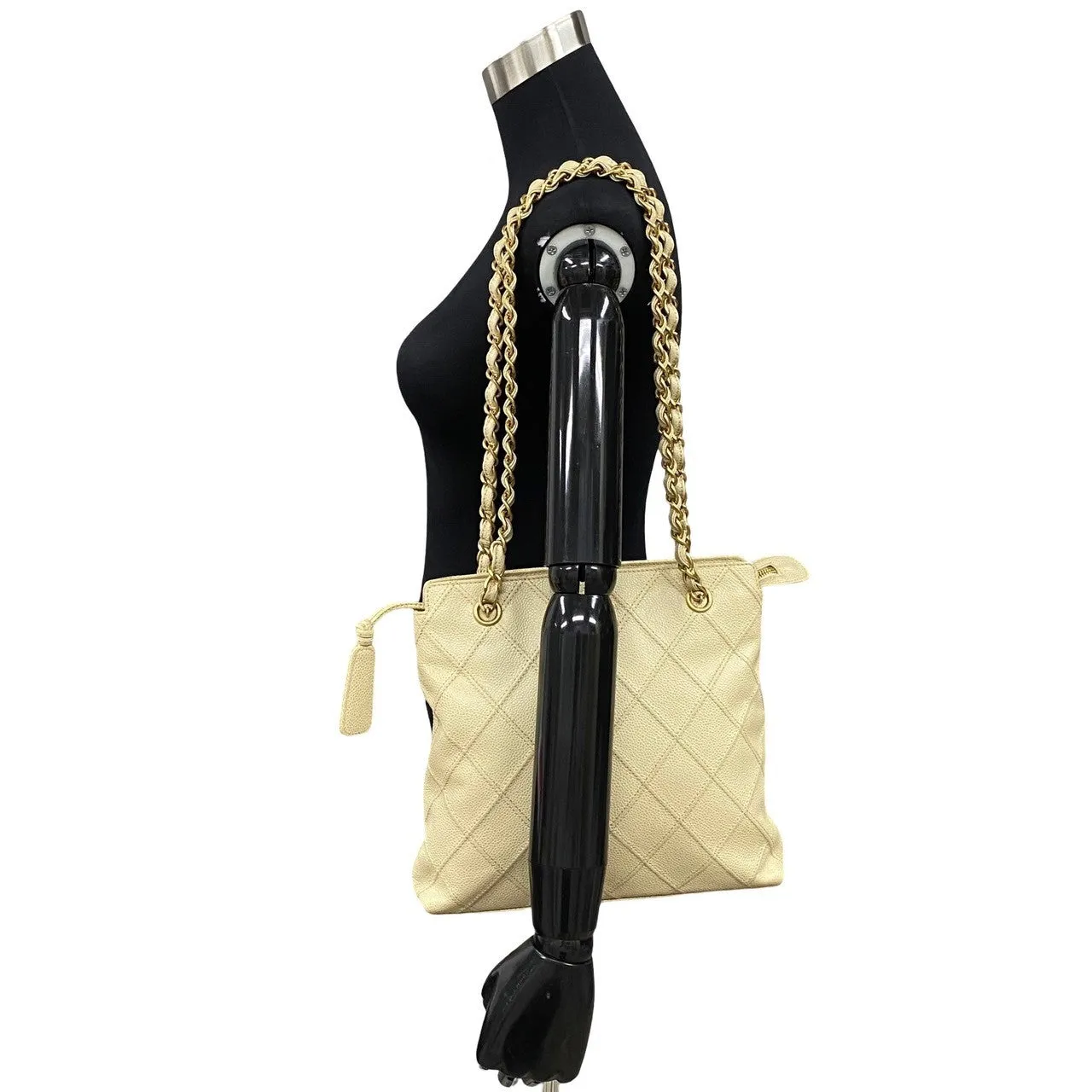 Chanel CC Caviar Shoulder Bag  Leather Shoulder Bag in Good condition