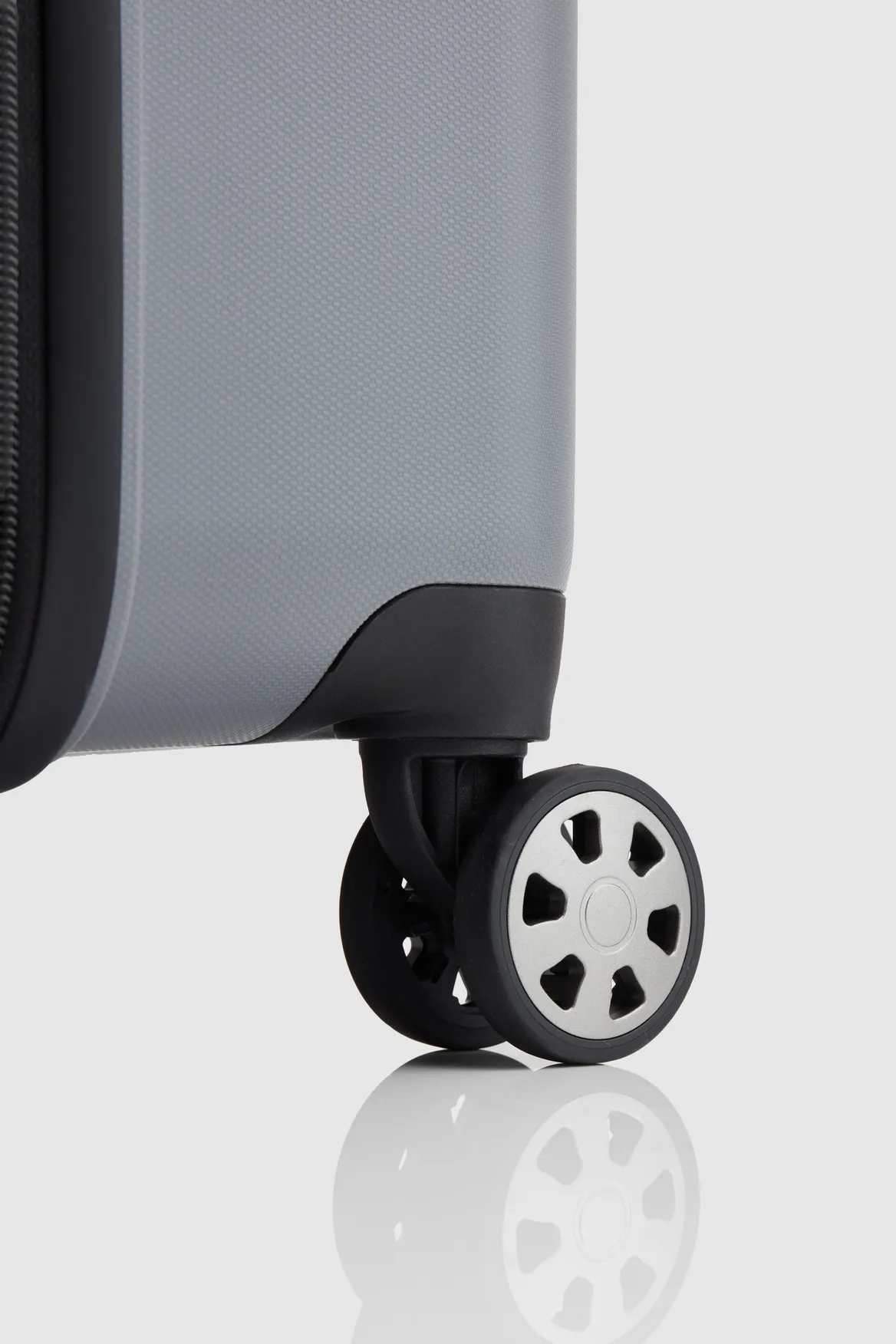 Clovelly Check-In 67cm Suitcase