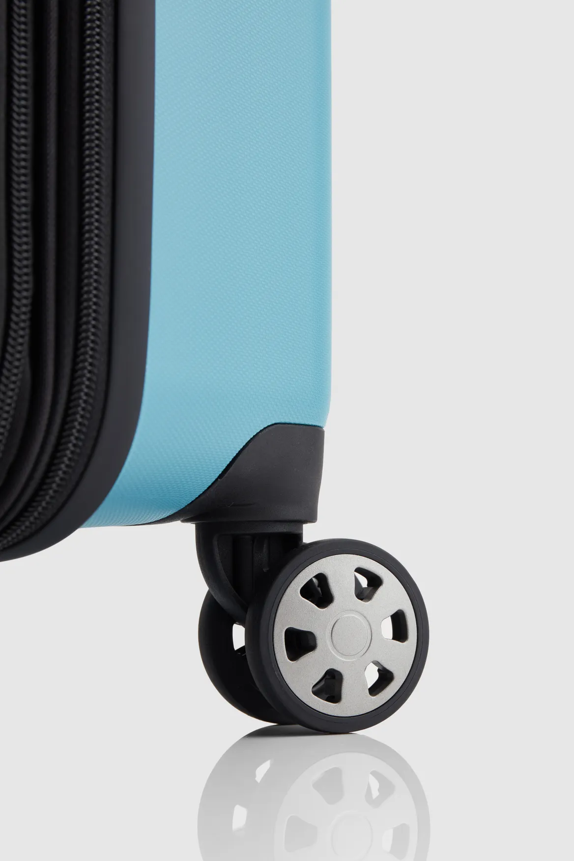 Clovelly Check-In 67cm Suitcase