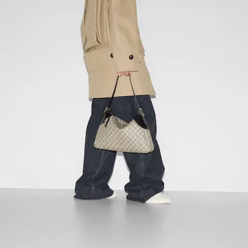 GG Emblem medium shoulder bag