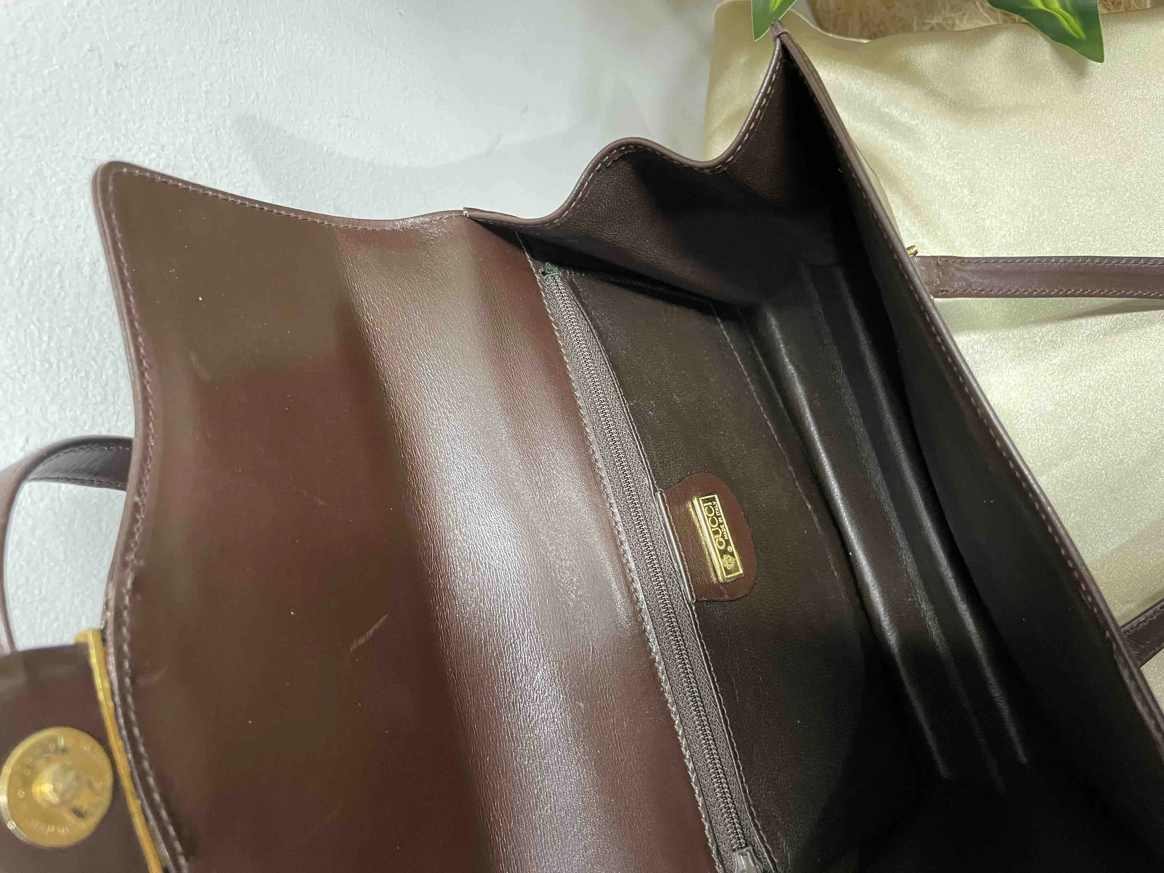 Gucci Brown Leather Shoulder Bag - Vintage Style