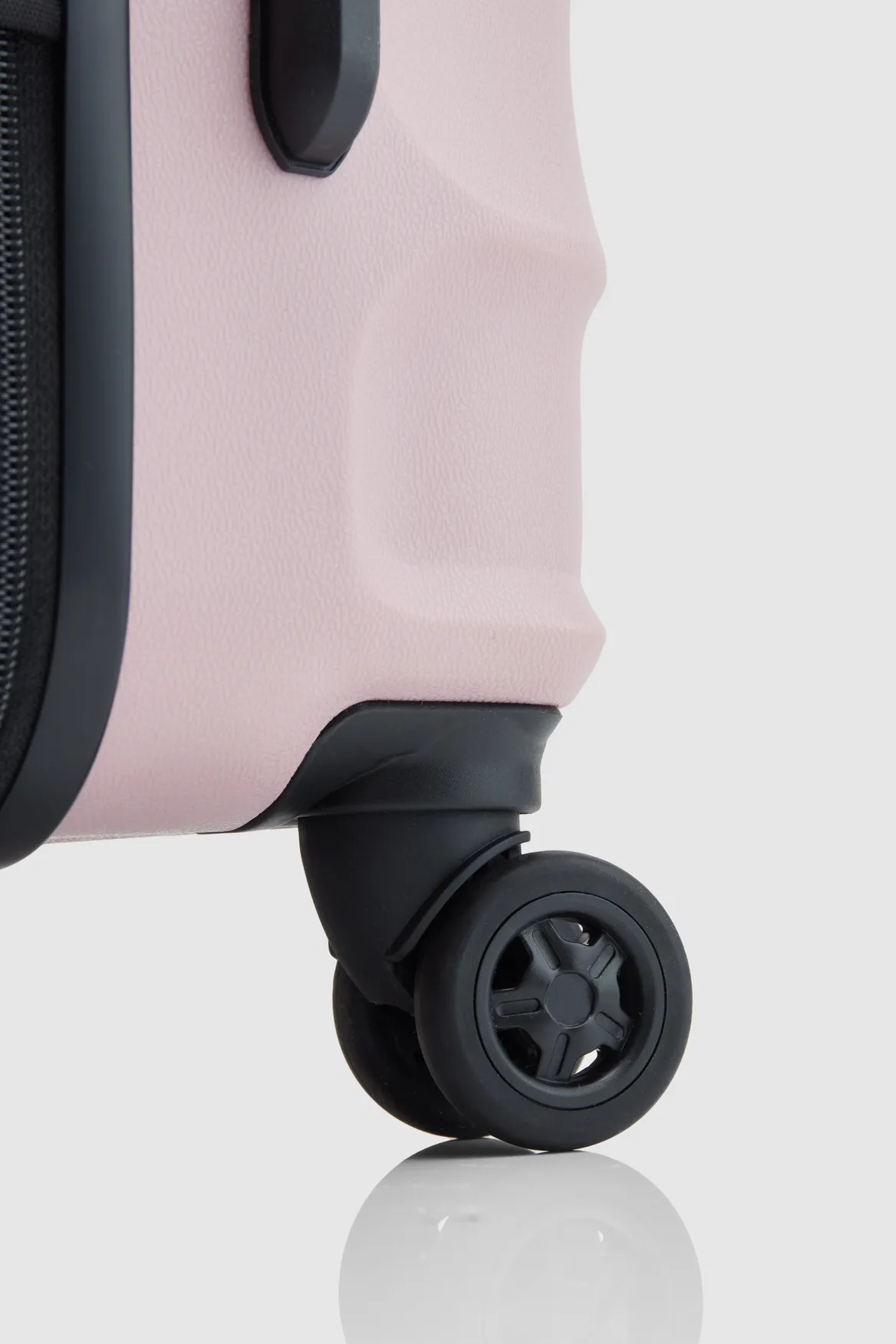 Juno Check-In 79cm Suitcase