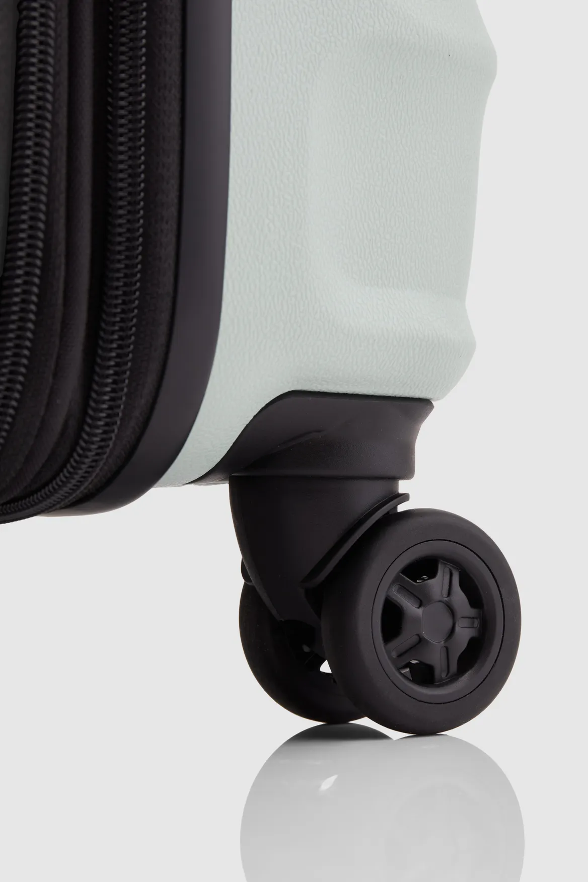 Juno Check-In 79cm Suitcase
