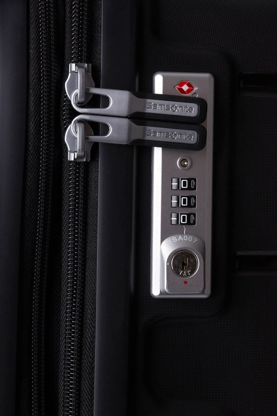 Oc2lite Check-In 81cm Suitcase