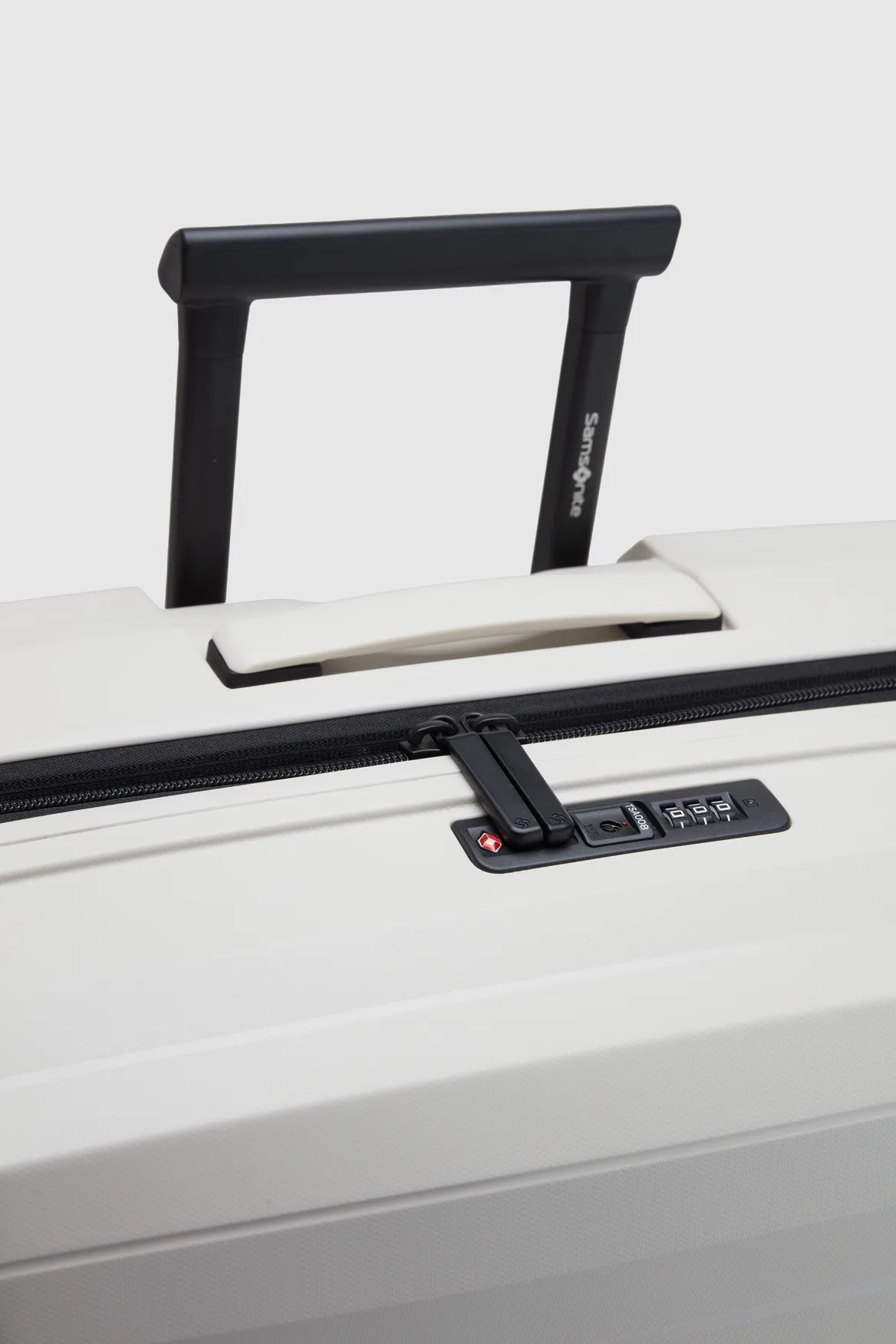 Octolite Neo 81cm Suitcase