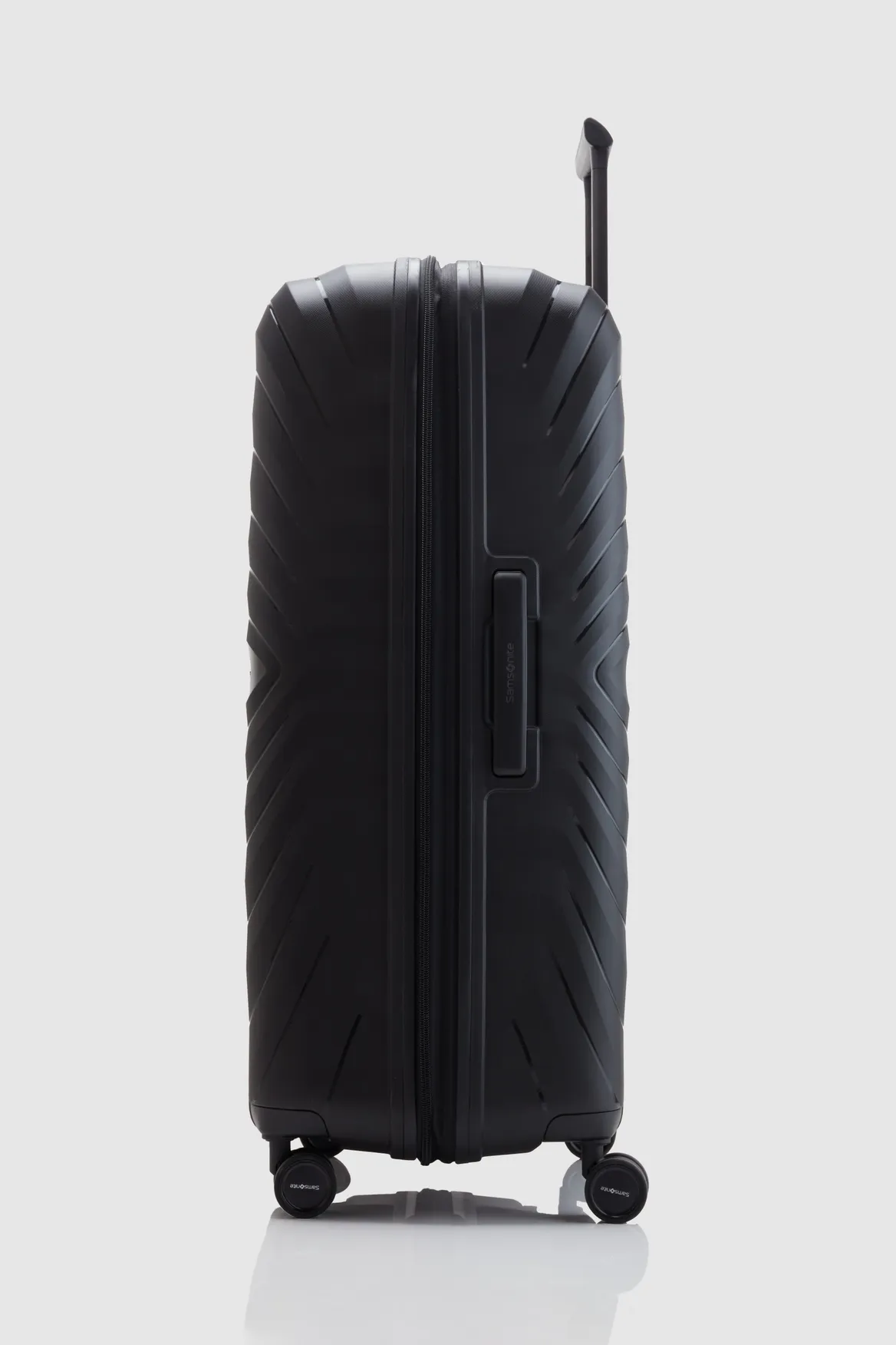 Octolite Neo 81cm Suitcase