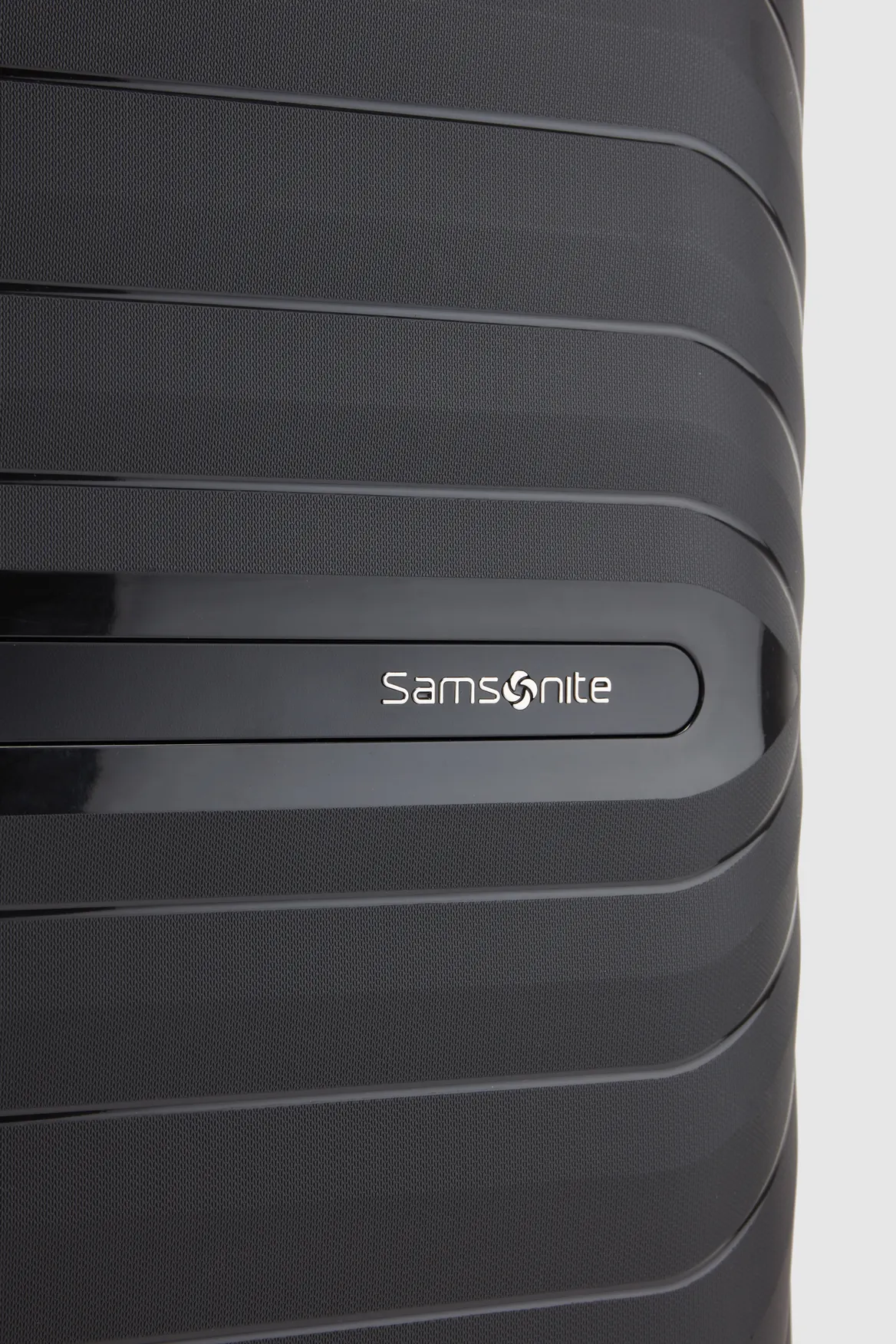 Octolite Neo 81cm Suitcase