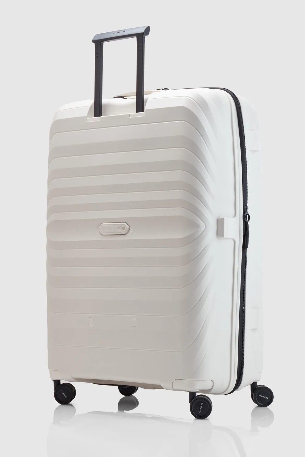 Octolite Neo 81cm Suitcase