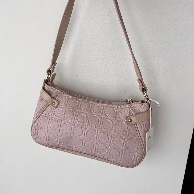 Preloved Ferragamo AF723 Leather Shoulder Bag in Light Pink