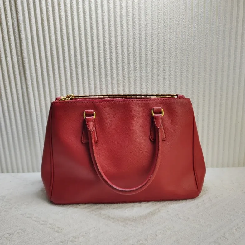 Preloved Prada Red Saffiano Leather Shoulder Bag 12238787