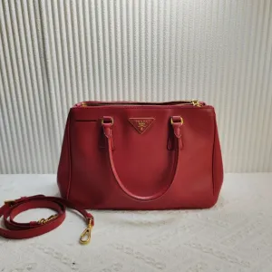 Preloved Prada Red Saffiano Leather Shoulder Bag 12238787
