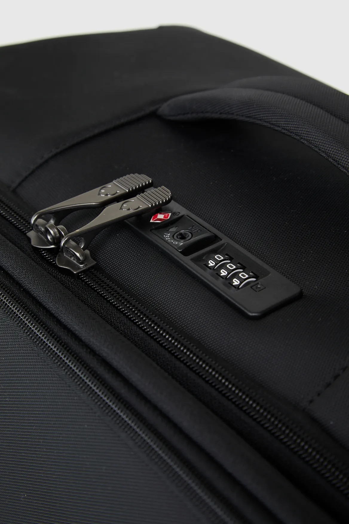 Soft Stripe 71cm Suitcase