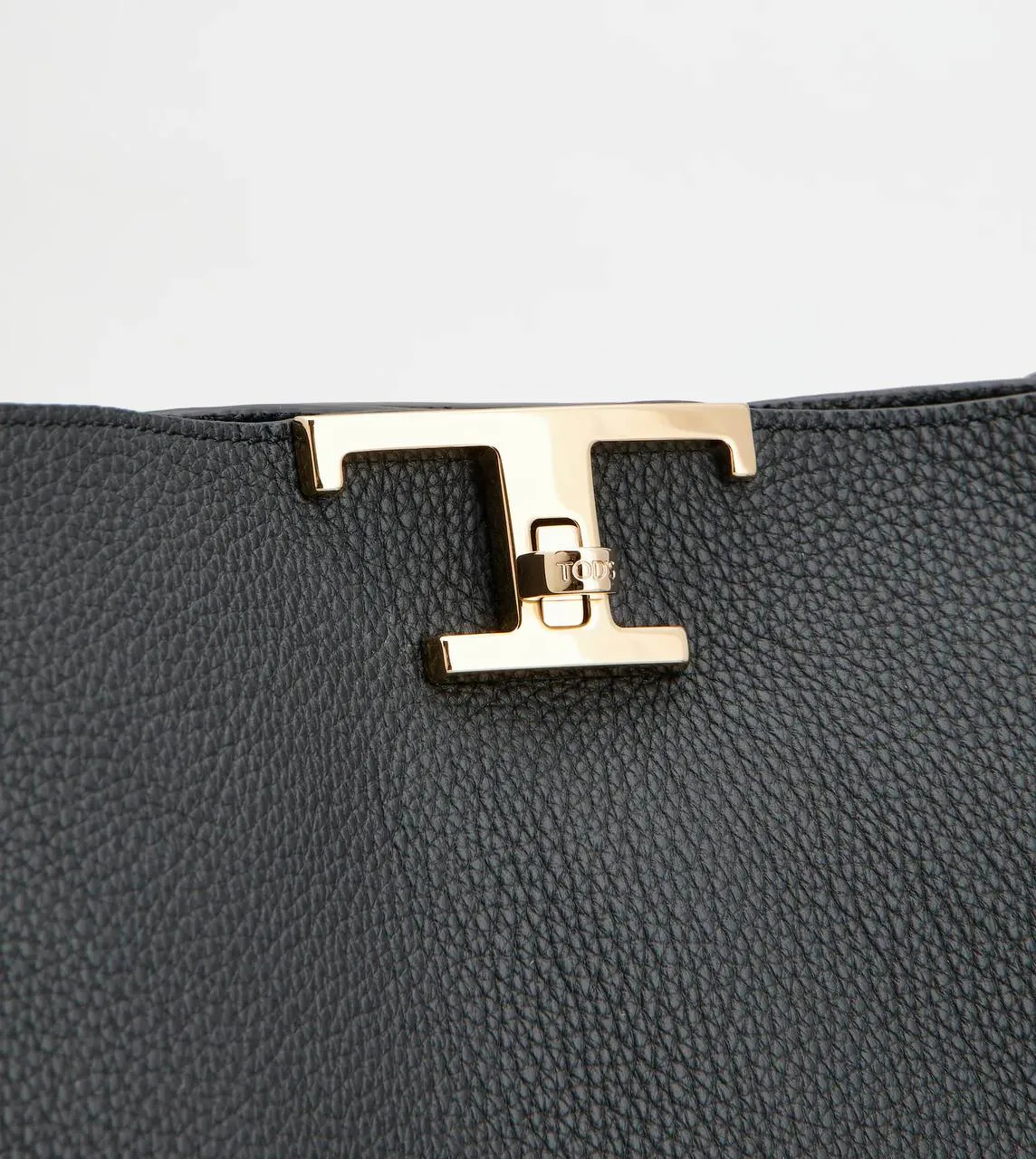 Tod??s T Timeless Shoulder Bag in Leather Medium